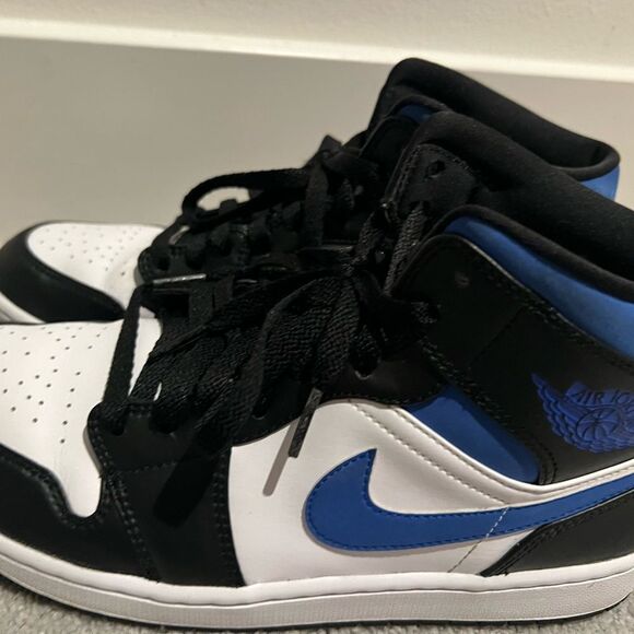 2021 Air Jordan 1 MID \